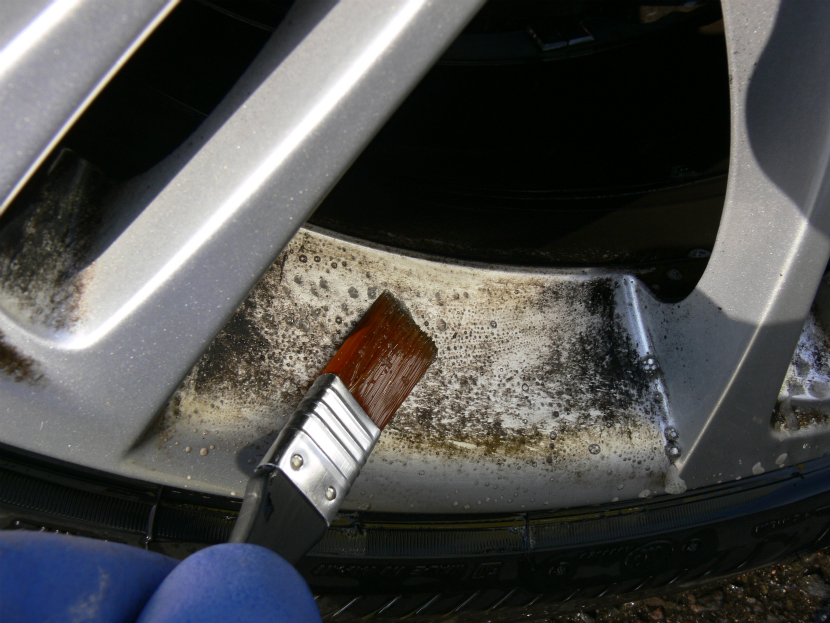 ホイールクリーニング 欧州車 輸入車等の強固なこびり付きの場合 エバーグレイス 洗車用品とコーティングの専門ショップ