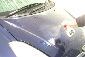 ③ボディ面に本液を噴霧します。